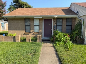 Building Photo - 2225 Loreco St