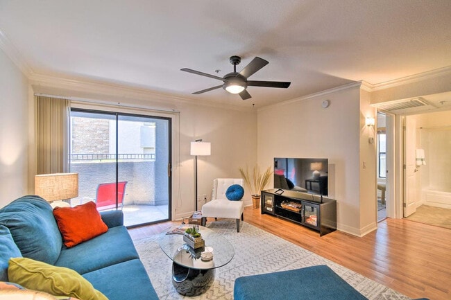 Building Photo - 2025 E Campbell Ave