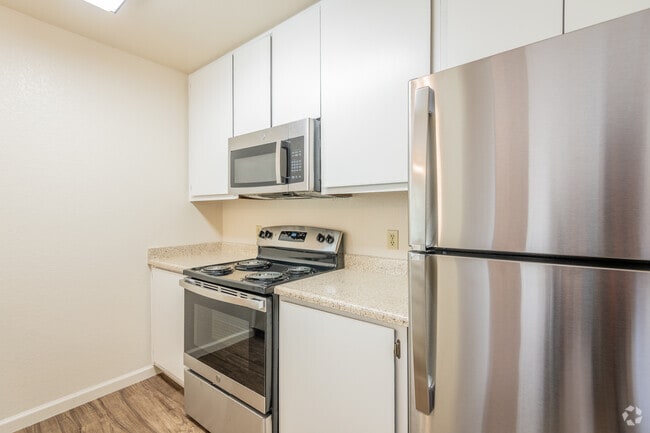 1BR, 1BA - Sunflorin Village