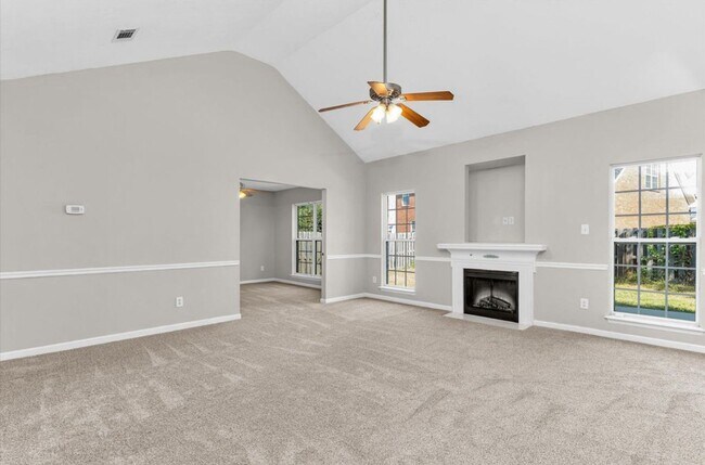 Building Photo - 4Bed 2.5Bath