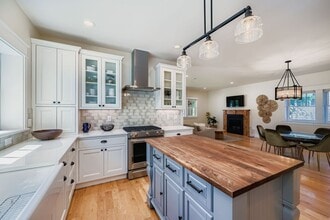 Building Photo - 614 Gay St