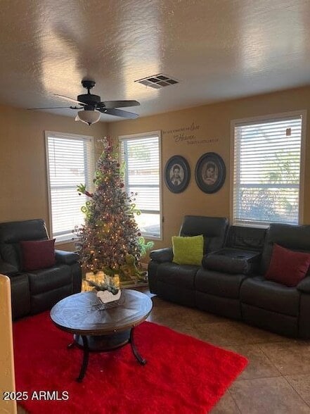 Foto del edificio - 14874 W Columbine Dr