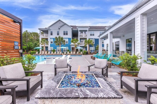 Building Photo - Arboretum West