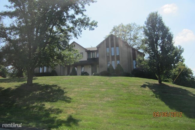 Building Photo - 100 Saratoga Dr