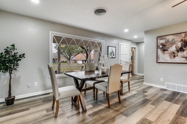 Foto del edificio - 4820 Briarwood Ln