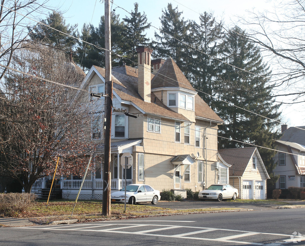 Building Photo - 238 Albany Ave
