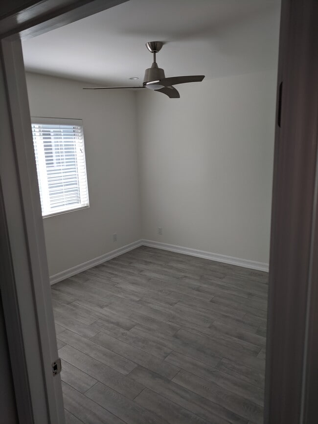 Building Photo - 2442 Granville Ave