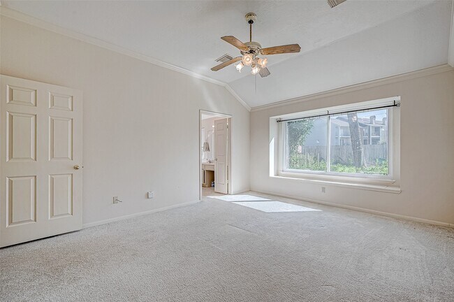 Foto del edificio - 7030 River Garden Dr