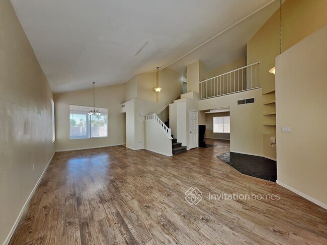 Foto del edificio - 2132 Running River Rd