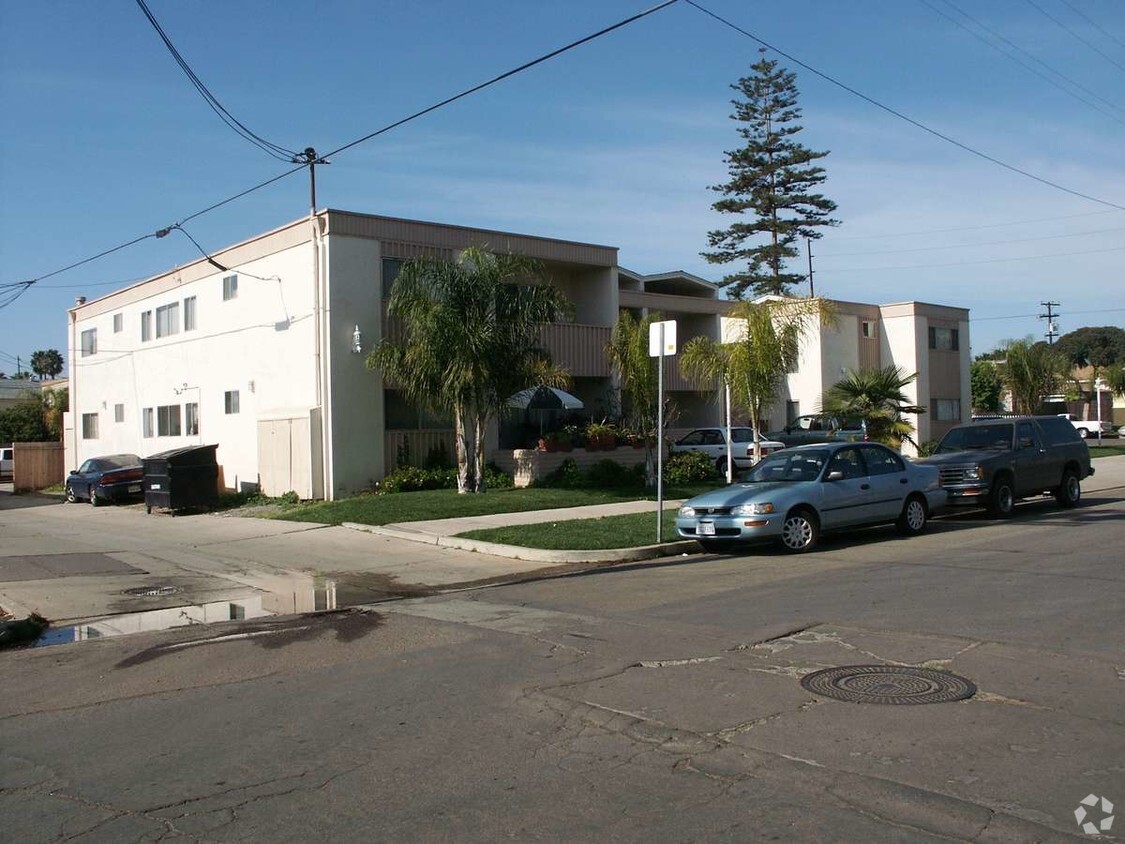 Building Photo - Kendall Palm Apartments