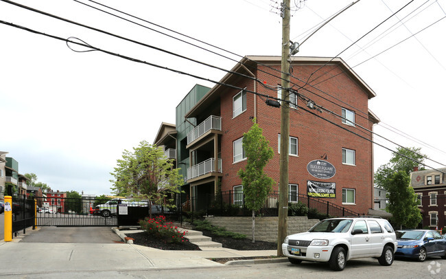 Building Photo - Euclid Square