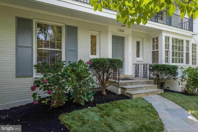 Foto del edificio - 5308 Falmouth Rd