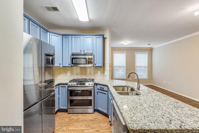 Foto del edificio - 19320 Diamond Lake Dr