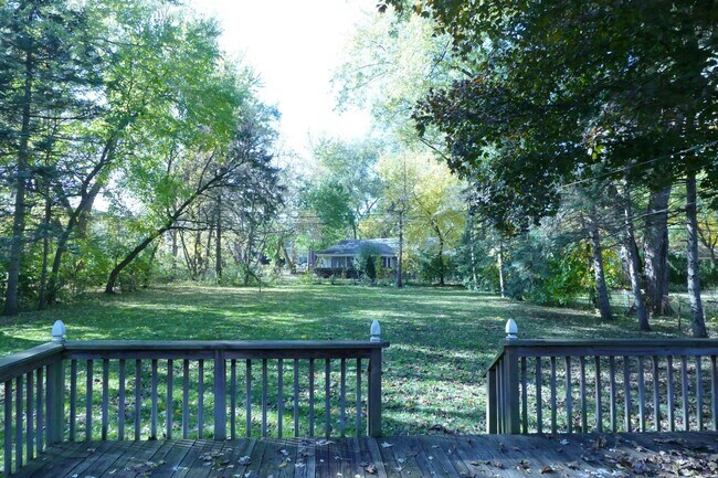 Foto del edificio - Royal Oak Two Bedroom / One Bathroom Brick Ranch on Large Fenced Lot