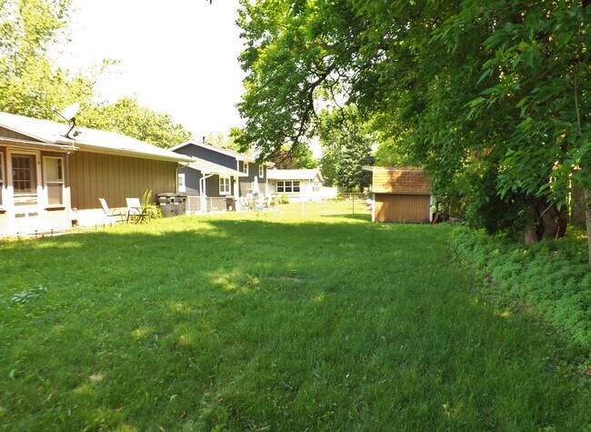 Building Photo - 2409 Parklake Dr