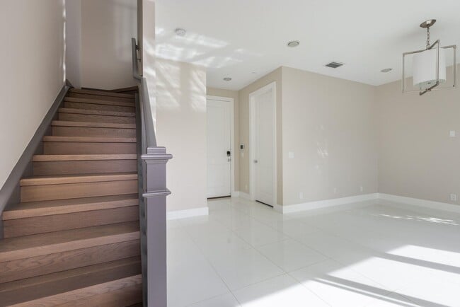 Building Photo - 7073 Edison Pl