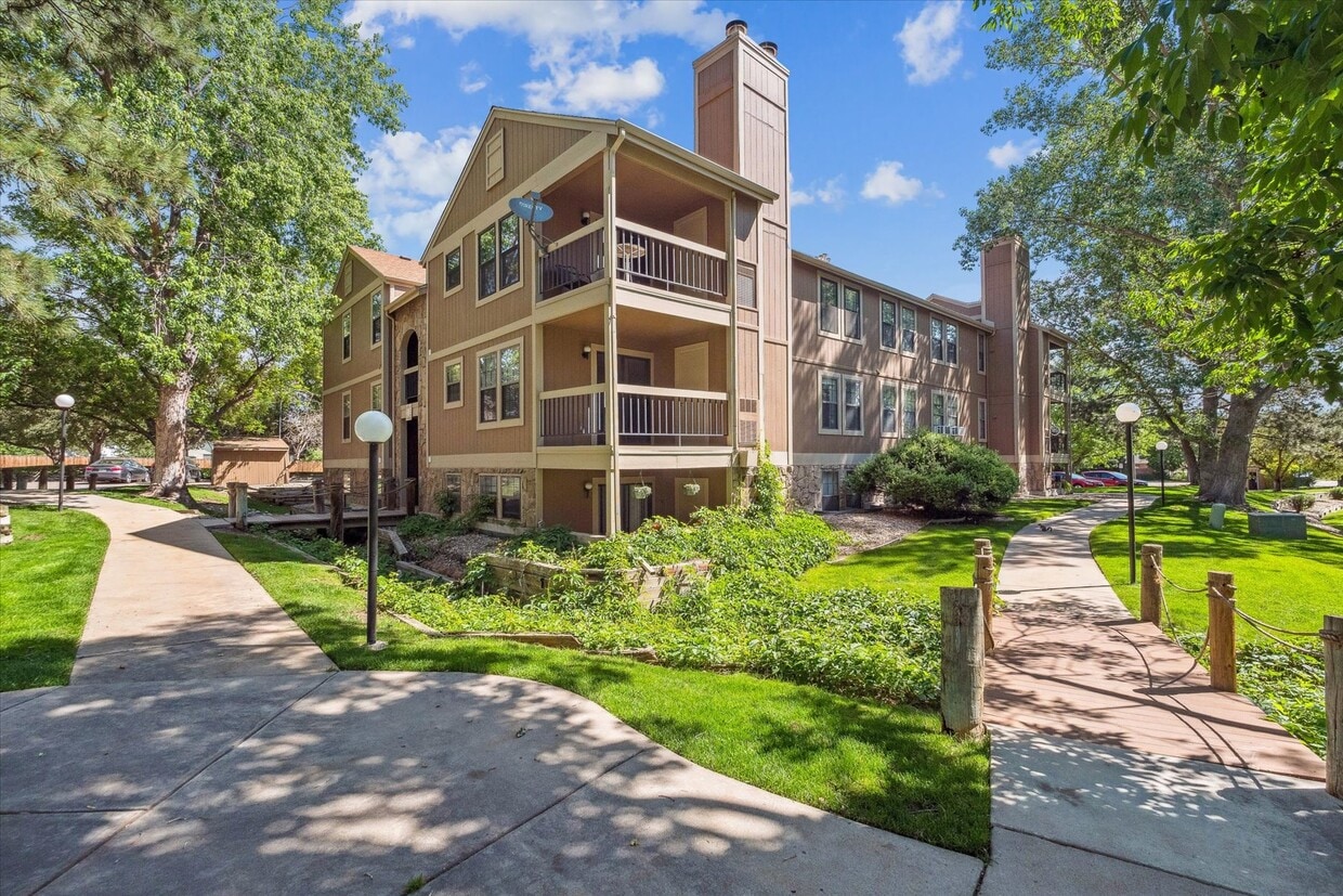 Primary Photo - 10950 W Florida Ave