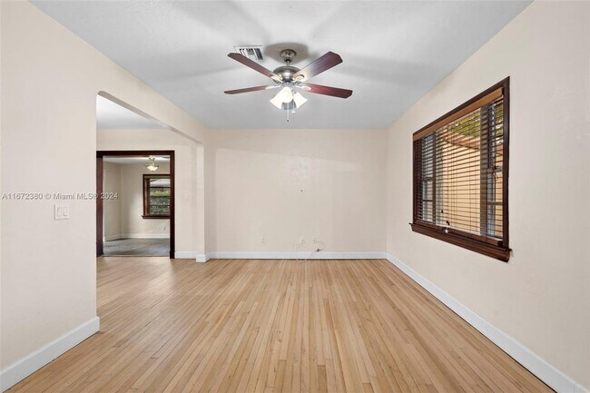Building Photo - 5910 SW 13th Terrace
