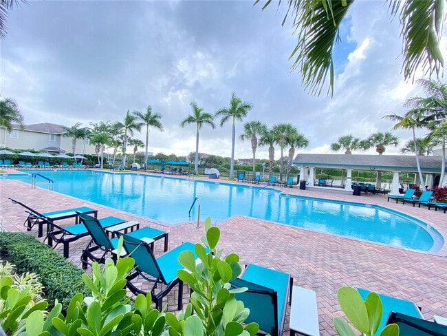 Photo - 770 Millbrae Ct Townhome