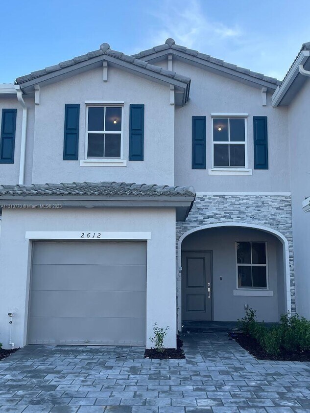 2612 SE 10th St, Homestead, FL 33035 Townhouse for Rent in Homestead