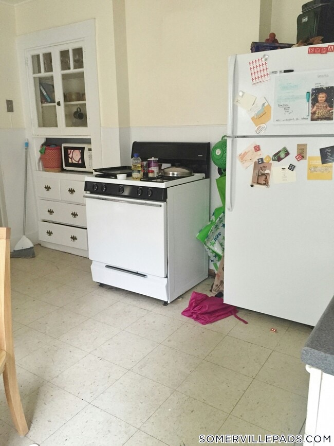 Building Photo - 28R Cherry St