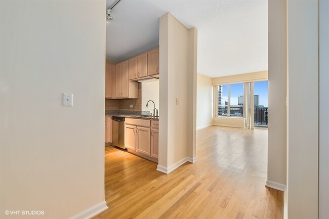 Building Photo - 1717 S Prairie Ave