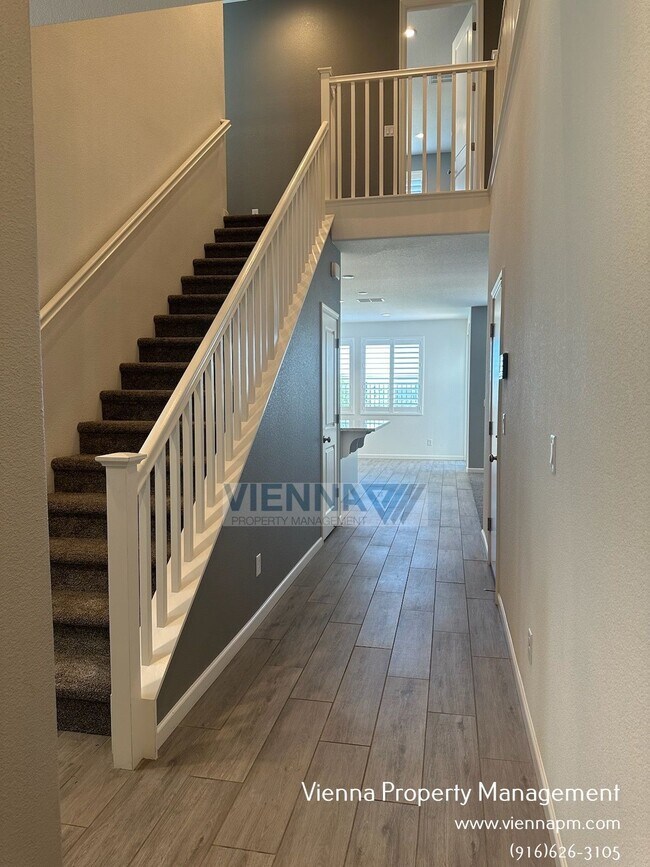 Building Photo - 1347 Larkspur Dr