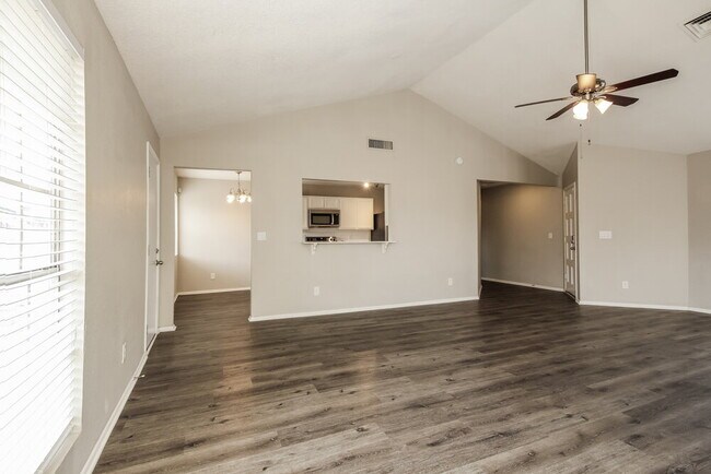 Foto del edificio - 6529 N 74th Dr