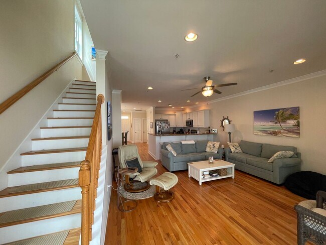 Building Photo - 3 br, 3 bath House - 1645 Folly Creek Way