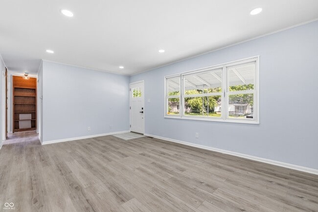 Building Photo - 1441 W Lynn Dr
