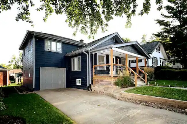 Building Photo - Furnished Living Near UNO & Aksarben!!