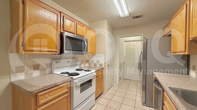 Building Photo - 4202 Jake Spoon Dr