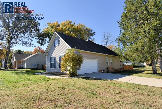 Building Photo - Adorable 3BD 2BA home on a cul-de-sac and ...