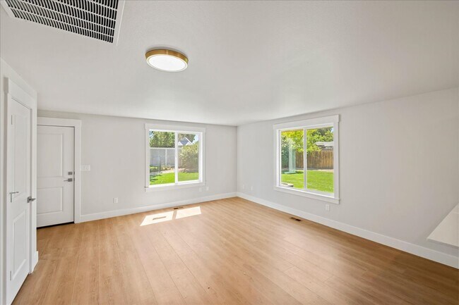 Foto del edificio - 1309 W Maple Ave