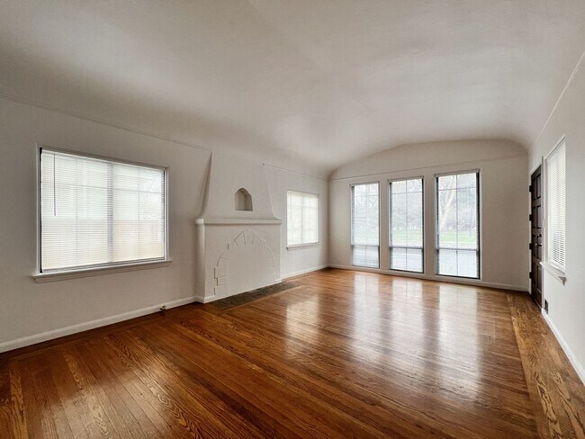 Building Photo - Classic Downtown Napa Duplex with Modern Upgrades and Across from Fuller Park