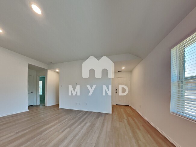 Foto del edificio - 14506 Broadbury Pond Rd