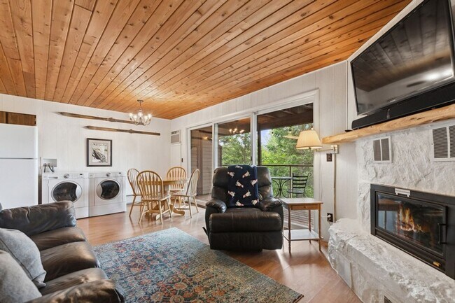 Foto del edificio - 1 Bedroom, 1 Bath Condo on Whitefish Lake