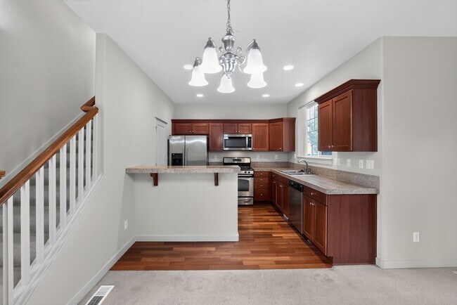 Foto del edificio - 7130 NE Ridge Dr