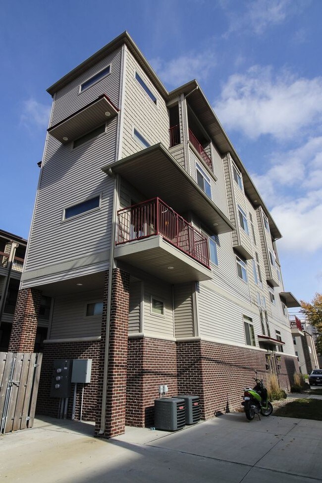 1013 S First St House for Rent in Champaign, IL