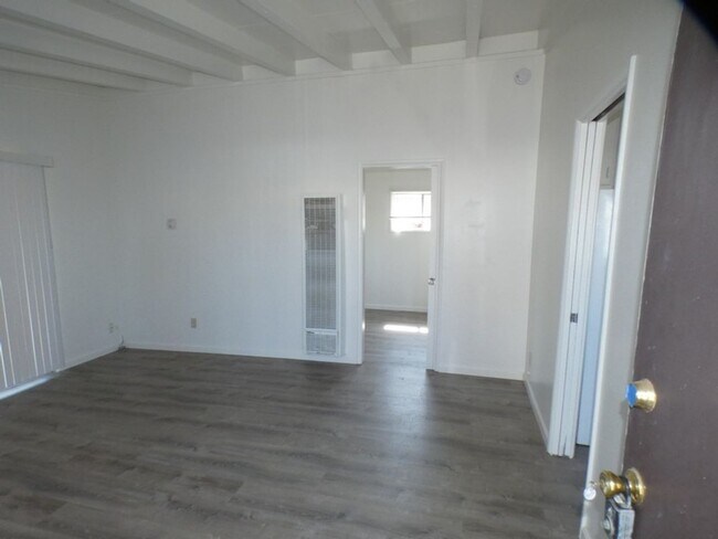 Building Photo - vin713*