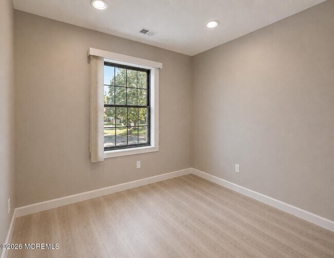 Building Photo - 8 Hialeah