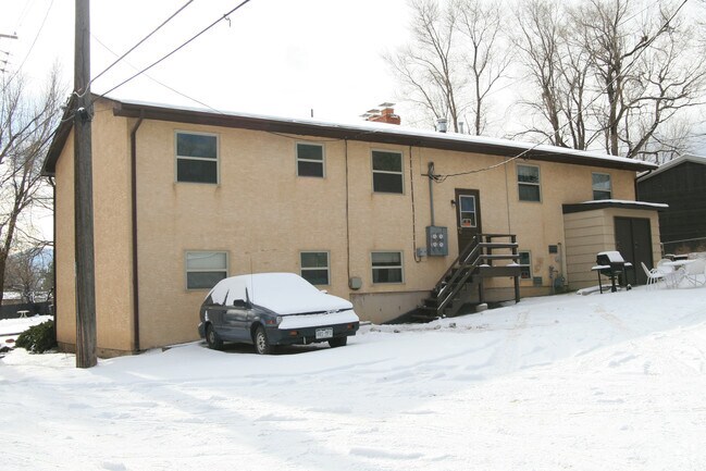 Building Photo - 670 W Van Buren St