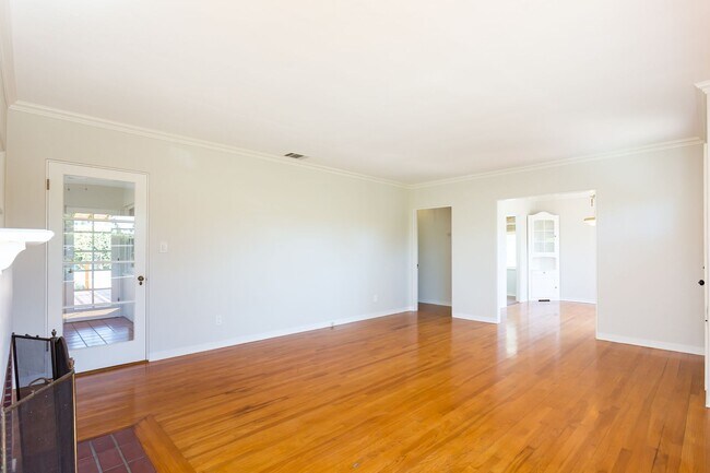 Foto del edificio - Single Story Craftsman in North Park