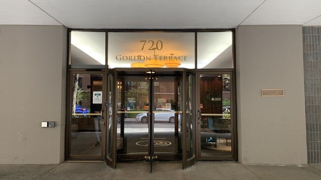 Building Photo - 720 W Gordon Terrace