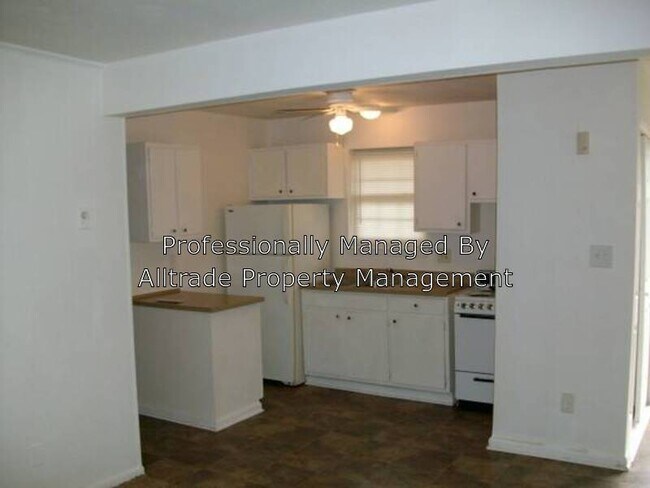 Building Photo - 1801 Ekin Ave