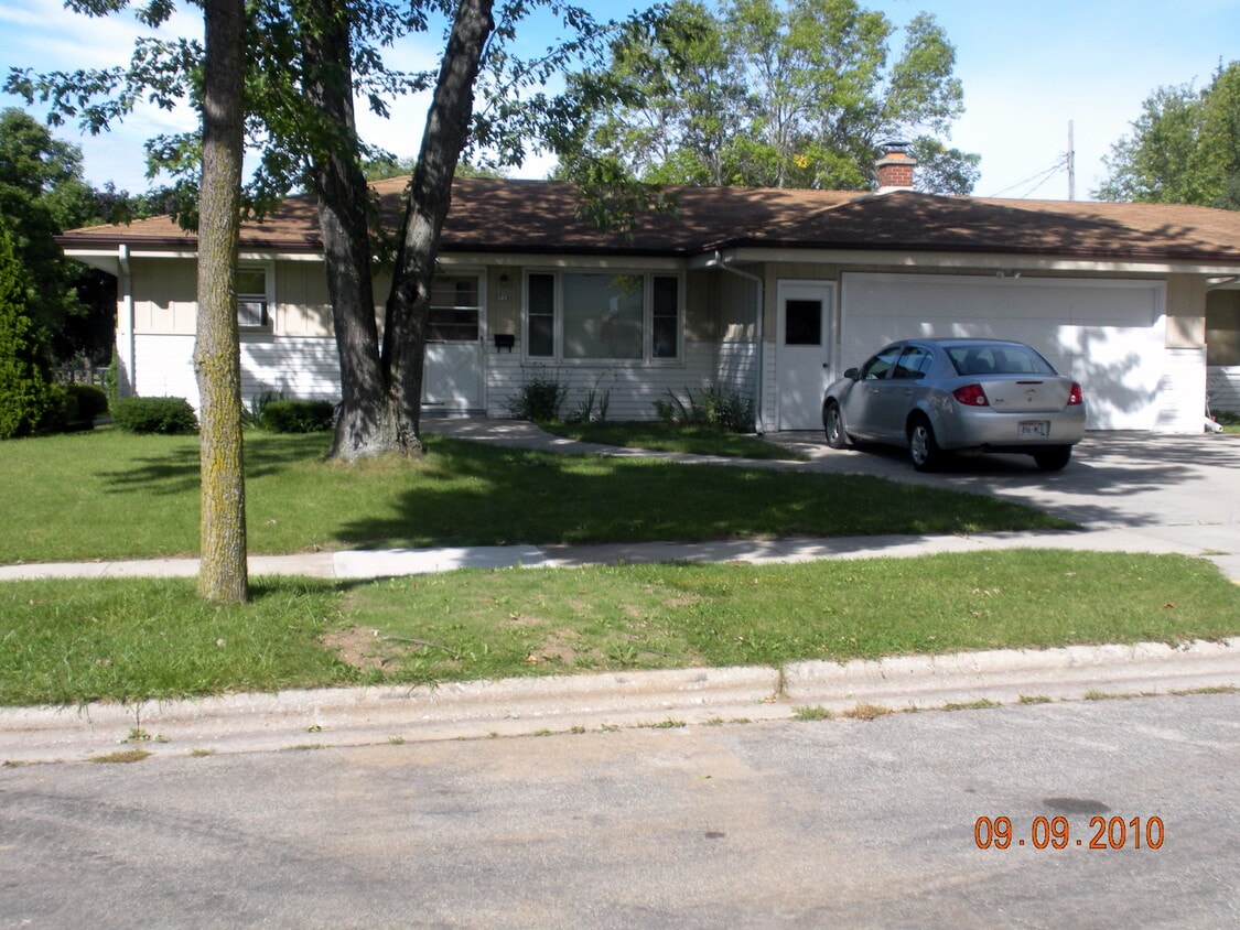 Primary Photo - 738 James Ct