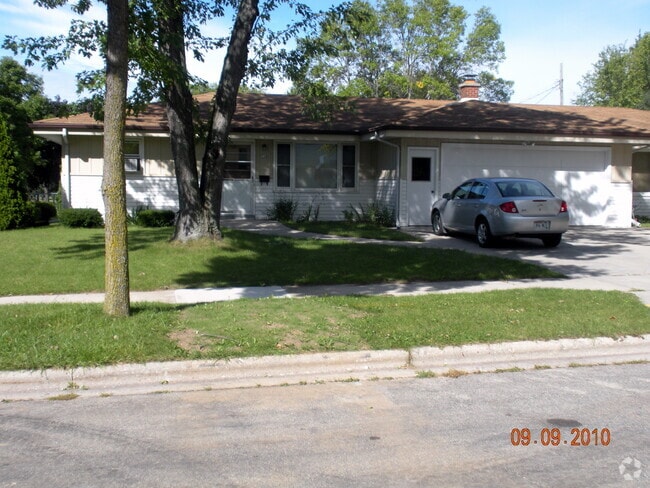 Building Photo - 738 James Ct