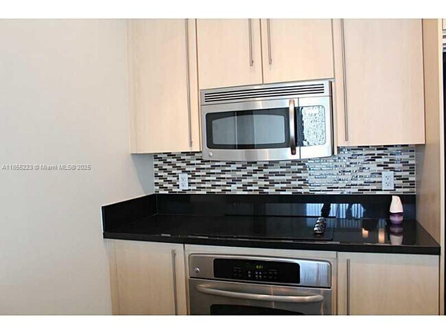 Foto del edificio - 79 SW 12th St