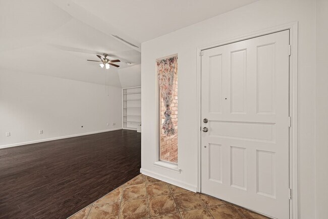 Building Photo - 1007 Apache Falls Dr