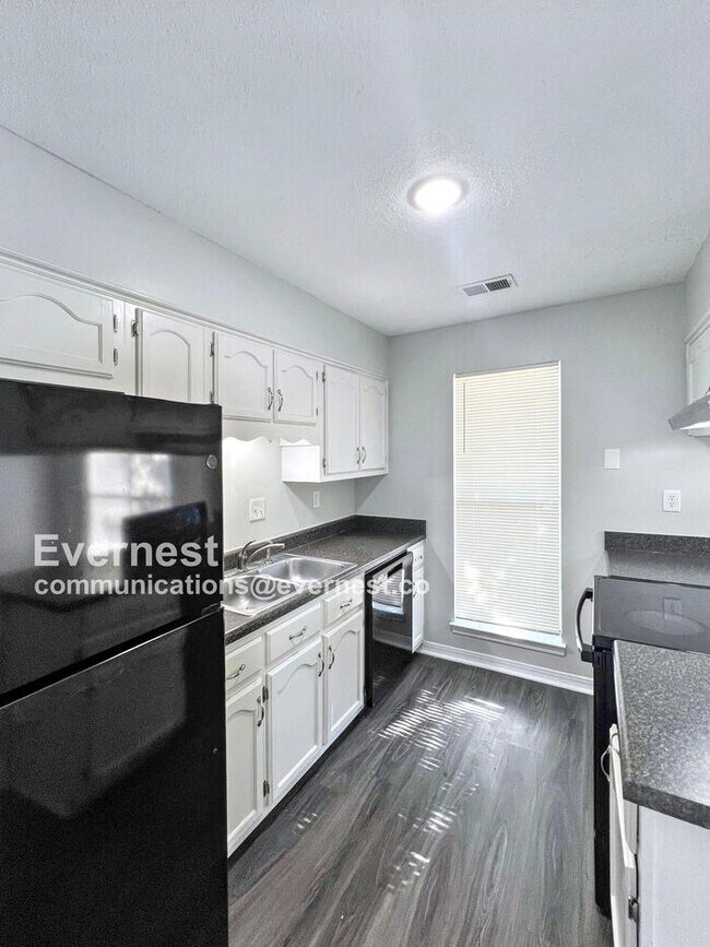 Foto del edificio - 6410 Jamestown Dr